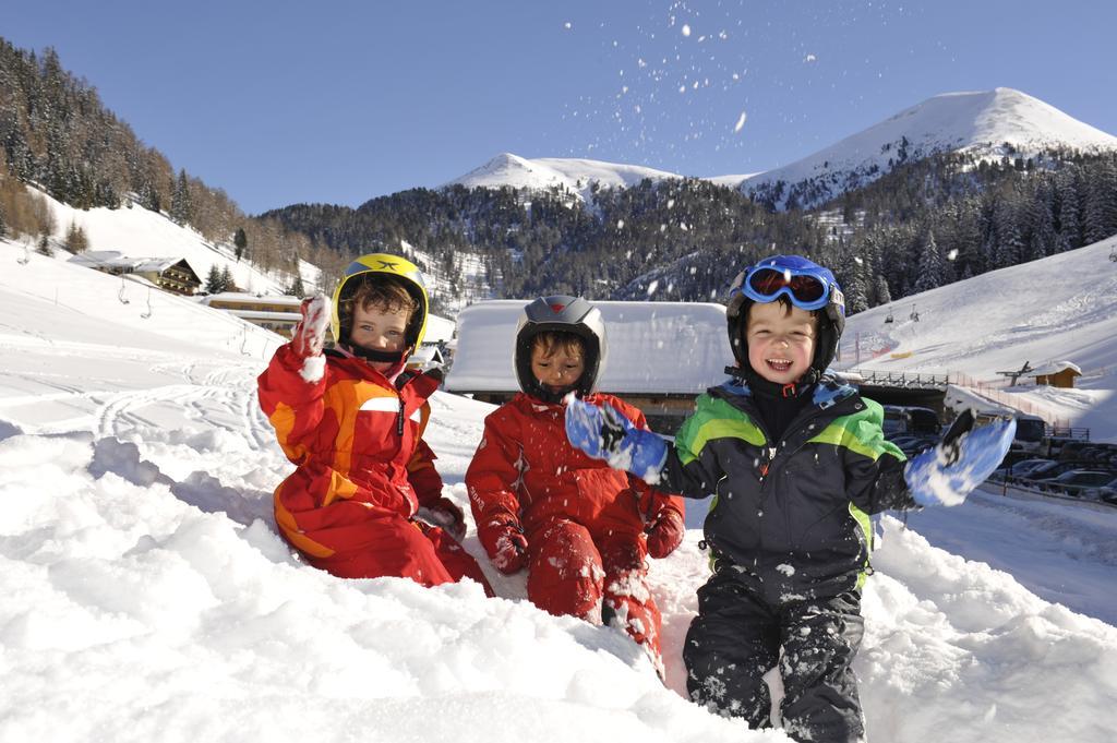 Kinder- Und Familienhotel Nockalm ان كارنتين الغرفة الصورة